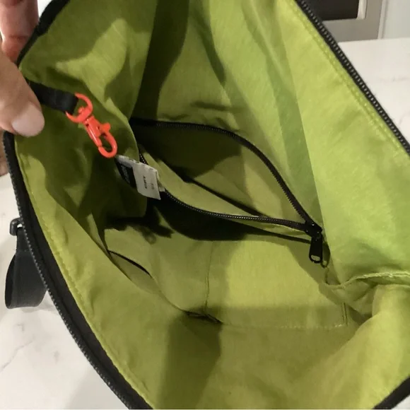 Sherpani Green and Black Crossbody Bag - Picture 7 of 9